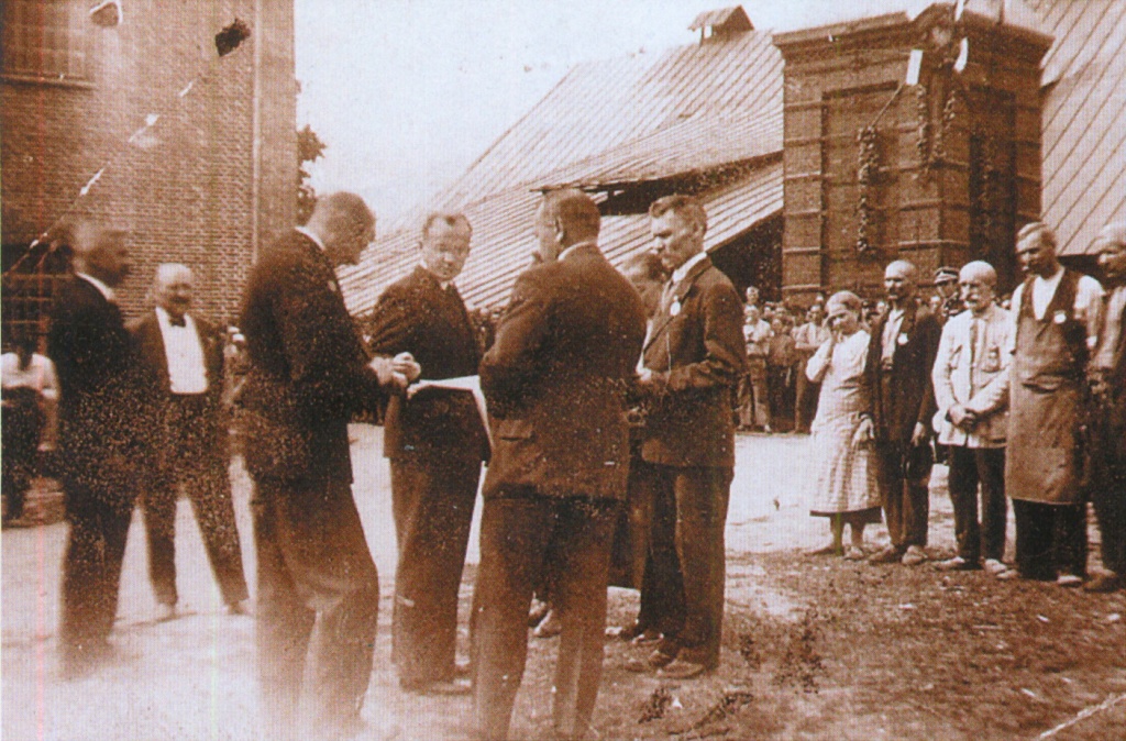 Nagrodzenie pracowników w 35-lecie zakładu